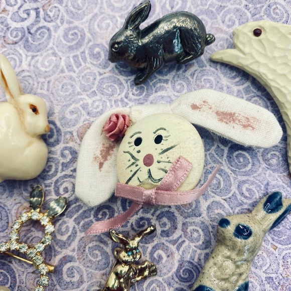 Easter Bunny Brooch Bundle Of 7 Kitschy Rhinestone Vintage Ceramic Hallmark Lot - Picture 3 of 11